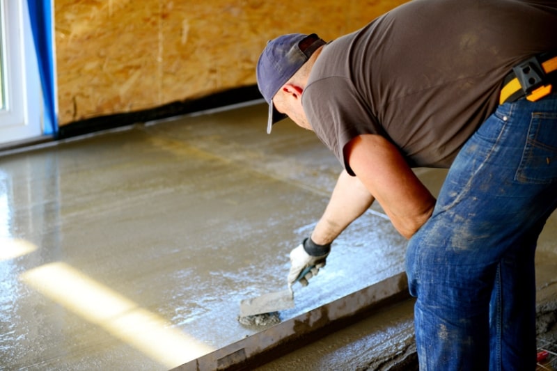 Quais são os materiais usados para o piso de concreto?