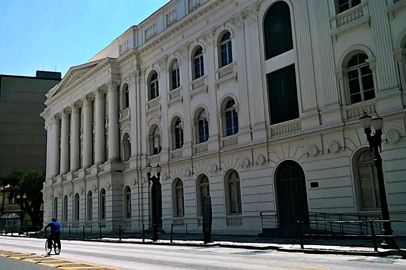 Quais os principais empreendimentos do setor que encontramos em Curitiba?