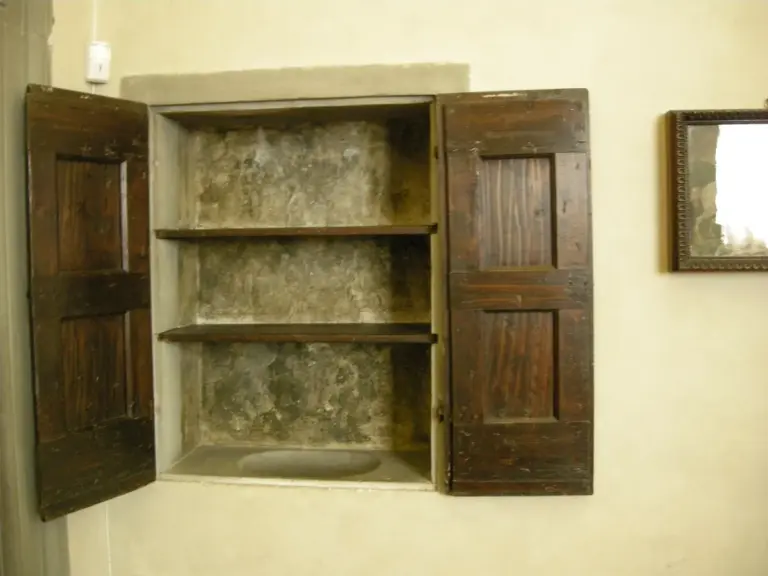 Guarda-roupa de cimento: vantagens, limites e como planejar